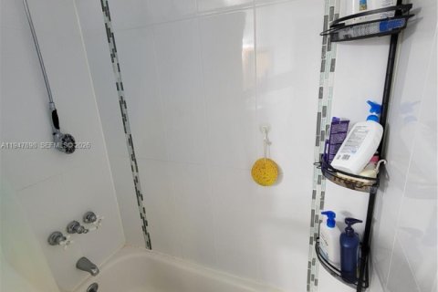 Copropriété à vendre à Miami, Floride: 2 chambres, 76.83 m2 № 2003946 - photo 27