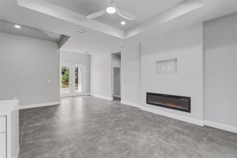 House in North Port, Florida 4 bedrooms, 153.29 sq.m. № 2112736 - photo 5