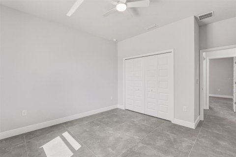 House in North Port, Florida 4 bedrooms, 153.29 sq.m. № 2112736 - photo 20