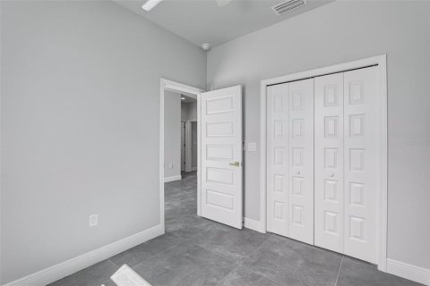 House in North Port, Florida 4 bedrooms, 153.29 sq.m. № 2112736 - photo 25
