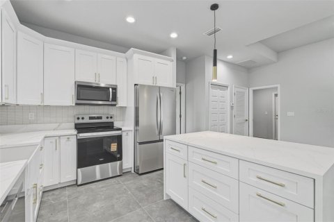 House in North Port, Florida 4 bedrooms, 153.29 sq.m. № 2112736 - photo 8