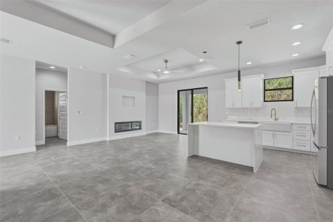 House in North Port, Florida 4 bedrooms, 153.29 sq.m. № 2112736 - photo 4