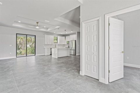 House in North Port, Florida 4 bedrooms, 153.29 sq.m. № 2112736 - photo 2