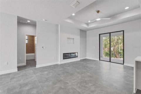 House in North Port, Florida 4 bedrooms, 153.29 sq.m. № 2112736 - photo 18