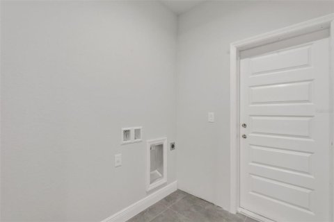 House in North Port, Florida 4 bedrooms, 153.29 sq.m. № 2112736 - photo 26