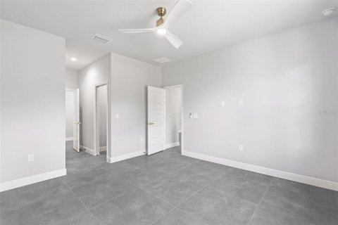 House in North Port, Florida 4 bedrooms, 153.29 sq.m. № 2112736 - photo 15