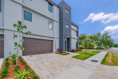 Adosado en alquiler en Fort Lauderdale, Florida, 4 dormitorios, 244.61 m2 № 1772595 - foto 25