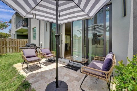 Adosado en alquiler en Fort Lauderdale, Florida, 4 dormitorios, 244.61 m2 № 1772595 - foto 27