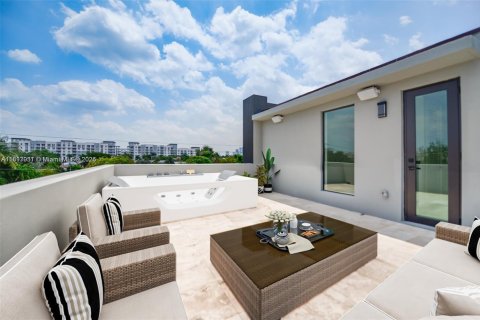 Adosado en alquiler en Fort Lauderdale, Florida, 4 dormitorios, 244.61 m2 № 1772595 - foto 3