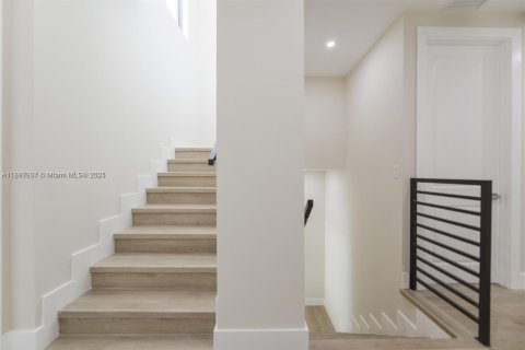 Adosado en alquiler en Fort Lauderdale, Florida, 4 dormitorios, 244.61 m2 № 1772595 - foto 9