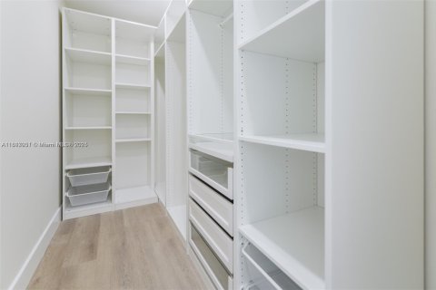 Adosado en alquiler en Fort Lauderdale, Florida, 4 dormitorios, 244.61 m2 № 1772595 - foto 13