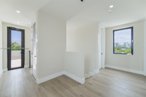 Adosado en alquiler en Fort Lauderdale, Florida, 4 dormitorios, 244.61 m2 № 1772595 - foto 19