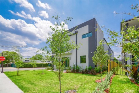 Adosado en alquiler en Fort Lauderdale, Florida, 4 dormitorios, 244.61 m2 № 1772595 - foto 24