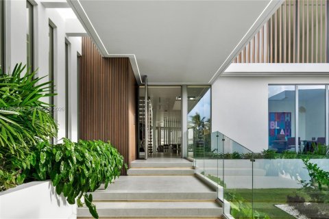 Villa ou maison à vendre à Hallandale Beach, Floride: 8 chambres, 728.35 m2 № 2048880 - photo 10