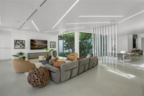 Villa ou maison à vendre à Hallandale Beach, Floride: 8 chambres, 728.35 m2 № 2048880 - photo 18