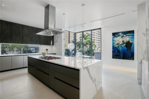 Villa ou maison à vendre à Hallandale Beach, Floride: 8 chambres, 728.35 m2 № 2048880 - photo 20