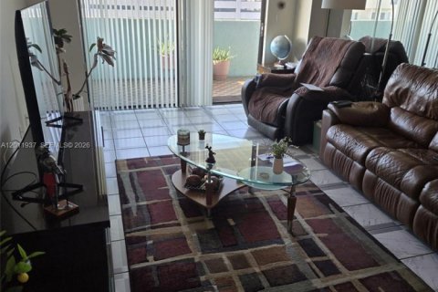 Condo in Hialeah, Florida, 2 bedrooms  № 2074940