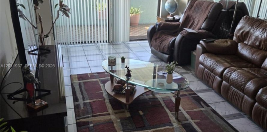 Condominio en Hialeah, Florida, 2 dormitorios  № 2074940