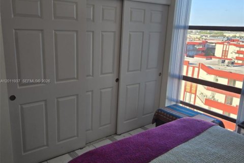 Condominio en venta en Hialeah, Florida, 2 dormitorios, 90.86 m2 № 2074940 - foto 4