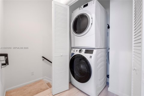 Condo in Fort Lauderdale, Florida, 2 bedrooms № 2176380 - photo 12