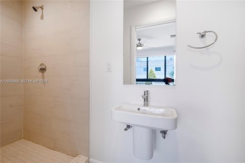 Condo in Fort Lauderdale, Florida, 2 bedrooms № 2176380 - photo 25