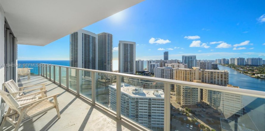 Condominio en Hollywood, Florida, 2 dormitorios  № 2020855