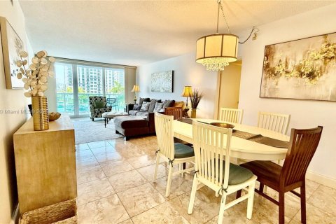 Condominio en venta en Sunny Isles Beach, Florida, 2 dormitorios, 123.65 m2 № 1848345 - foto 6
