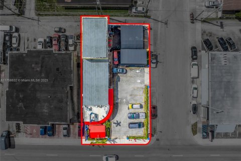 Commercial property in Hialeah, Florida № 1860675 - photo 4
