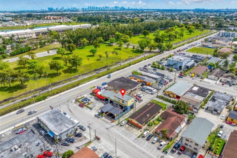 Commercial property in Hialeah, Florida № 1860675 - photo 5
