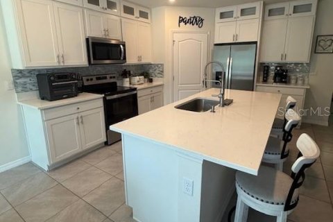 House in Tavares, Florida 5 bedrooms, 248.42 sq.m. № 1847999 - photo 5