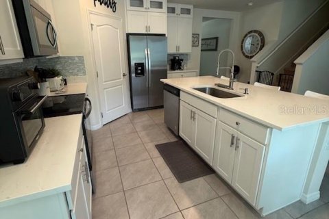 House in Tavares, Florida 5 bedrooms, 248.42 sq.m. № 1847999 - photo 4