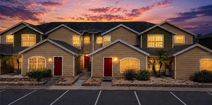 Townhouse in Davenport, Florida 3 bedrooms, 130.06 sq.m. № 2266527