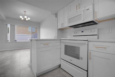 Townhouse in Davenport, Florida 3 bedrooms, 130.06 sq.m. № 2266527 - photo 17