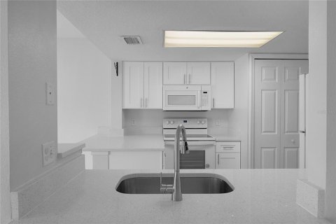 Townhouse in Davenport, Florida 3 bedrooms, 130.06 sq.m. № 2266527 - photo 15