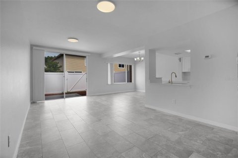 Townhouse in Davenport, Florida 3 bedrooms, 130.06 sq.m. № 2266527 - photo 8