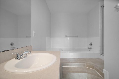 Townhouse in Davenport, Florida 3 bedrooms, 130.06 sq.m. № 2266527 - photo 23