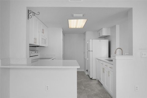 Townhouse in Davenport, Florida 3 bedrooms, 130.06 sq.m. № 2266527 - photo 14