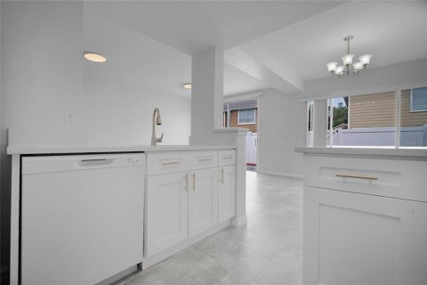 Townhouse in Davenport, Florida 3 bedrooms, 130.06 sq.m. № 2266527 - photo 16