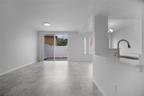 Townhouse in Davenport, Florida 3 bedrooms, 130.06 sq.m. № 2266527 - photo 9