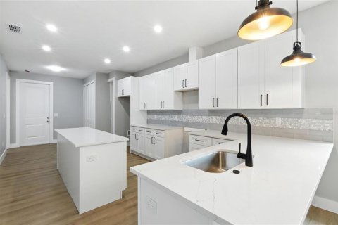 Villa ou maison à louer à Tampa, Floride: 3 chambres, 139.35 m2 № 1853545 - photo 6