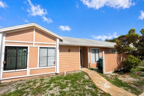 Townhouse in Orlando, Florida 2 bedrooms, 90.95 sq.m. № 2258704