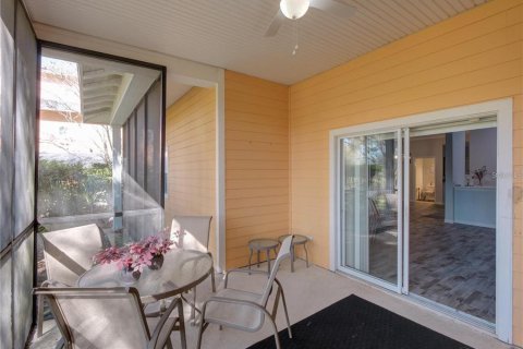 Condo in Davenport, Florida, 2 bedrooms № 2108002 - photo 5