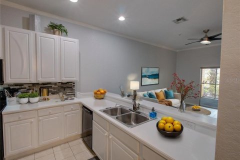 Condo in Davenport, Florida, 2 bedrooms № 2108002 - photo 18