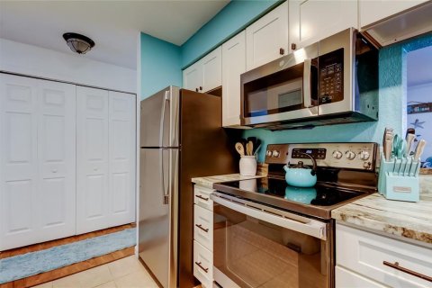 Condo in Largo, Florida, 3 bedrooms  № 1810823 - photo 28