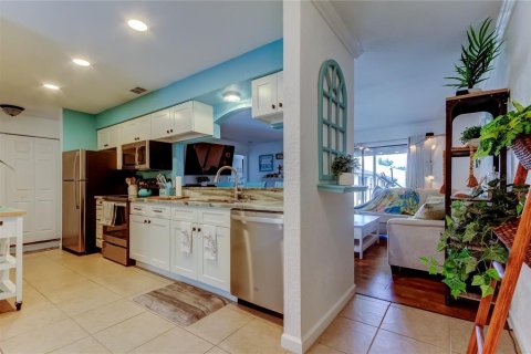 Condo in Largo, Florida, 3 bedrooms  № 1810823 - photo 24