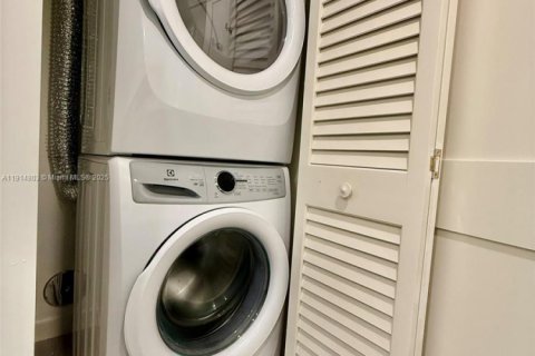 Снять в аренду квартиру в Майами, Флорида 2 спальни, 94.48м2, № 1971293 - фото 12