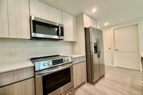 Снять в аренду квартиру в Майами, Флорида 2 спальни, 94.48м2, № 1971293 - фото 10