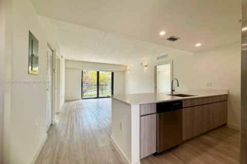 Снять в аренду квартиру в Майами, Флорида 2 спальни, 94.48м2, № 1971293 - фото 4