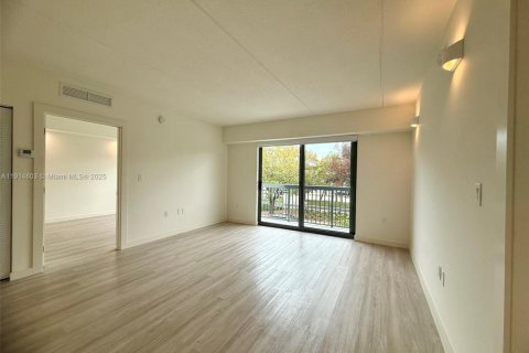 Снять в аренду квартиру в Майами, Флорида 2 спальни, 94.48м2, № 1971293 - фото 8