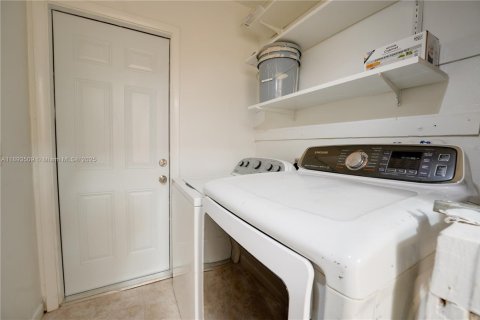Casa en alquiler en Dania Beach, Florida, 3 dormitorios, 218.32 m2 № 1949221 - foto 29